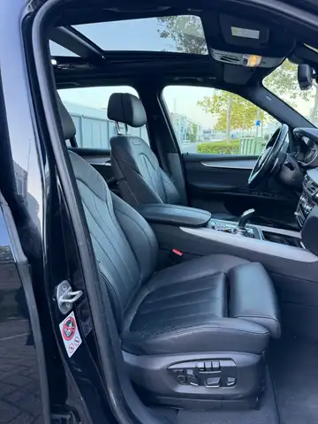 BMW X5 M view 10
