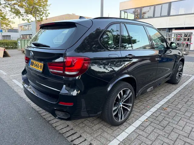 BMW X5 M view 6