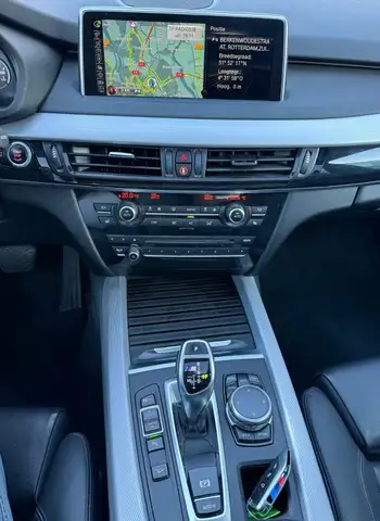 BMW X5 M view 3