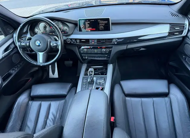 BMW X5 M view 9