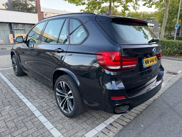 BMW X5 M view 8