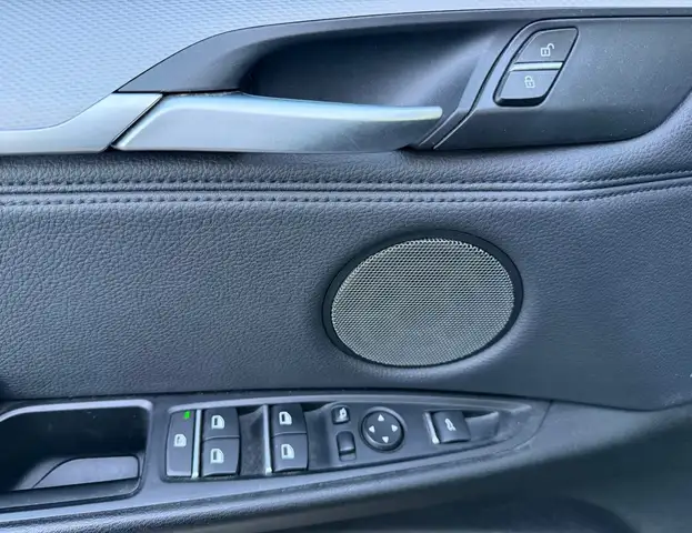 BMW X5 M view 19