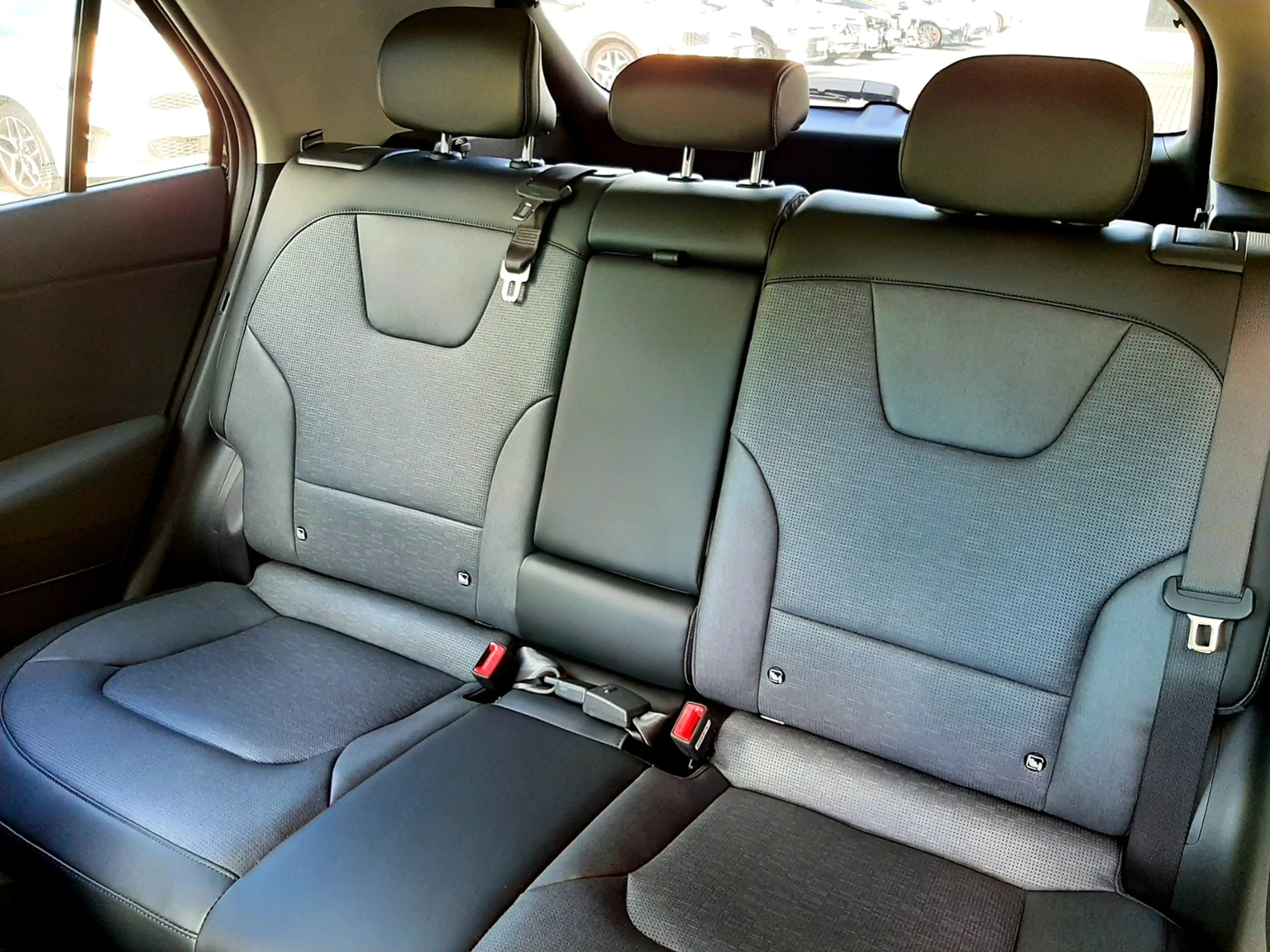 Kia Niro 64,8 kWh INS WP DW TEC REX DRG — photo 10