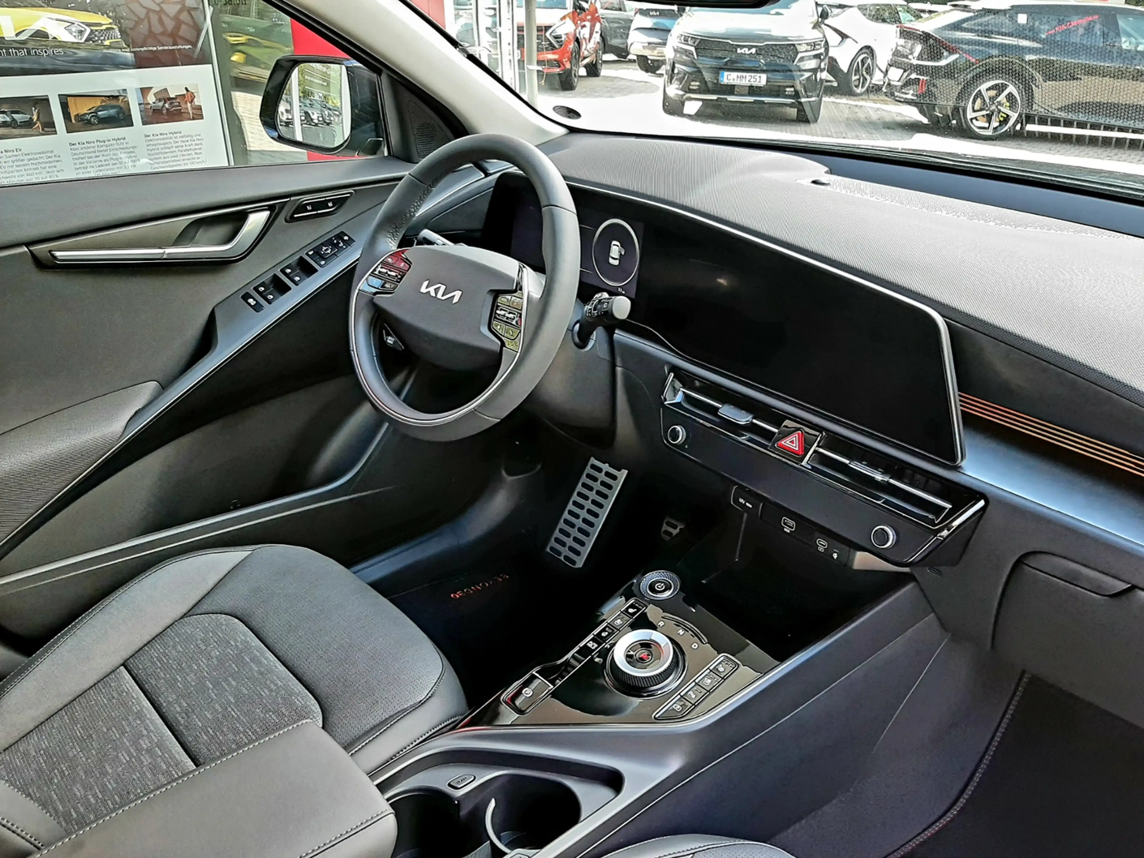 Kia Niro 64,8 kWh INS WP DW TEC REX DRG — photo 9