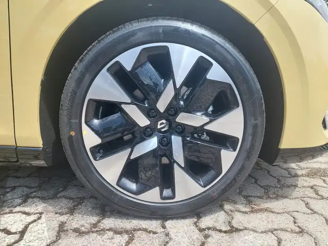 Leapmotor B05 view 6