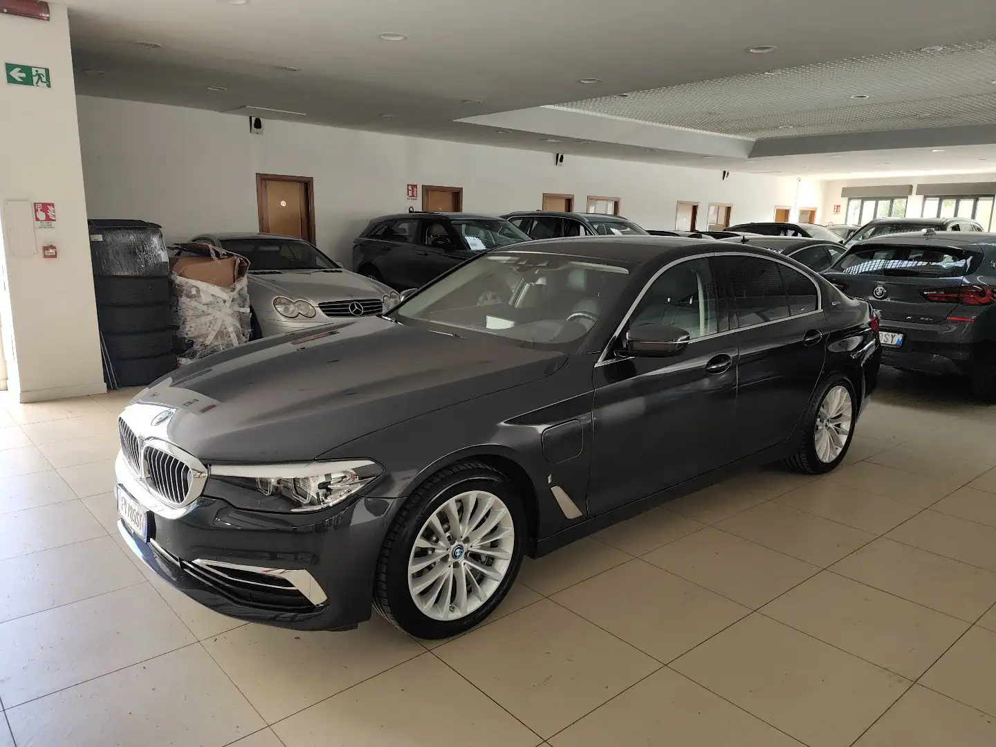 BMW 530 e Luxury PHEV Auto Navi Pelle FariLED Cerchi 18 Grau - 1