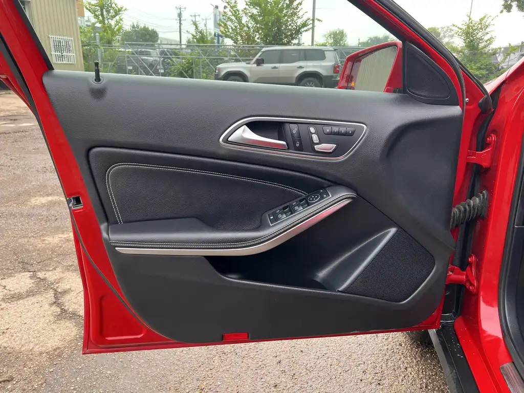2019 Mercedes-Benz GLA 250 | Power Liftgate | CarPlay | Heated Seats — photo 5