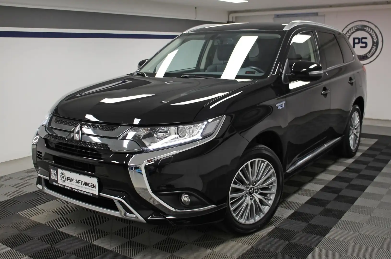 Mitsubishi Outlander PHEV 2.4 4WD AHK TEMP KAMERA NAVI LED Schwarz - 1