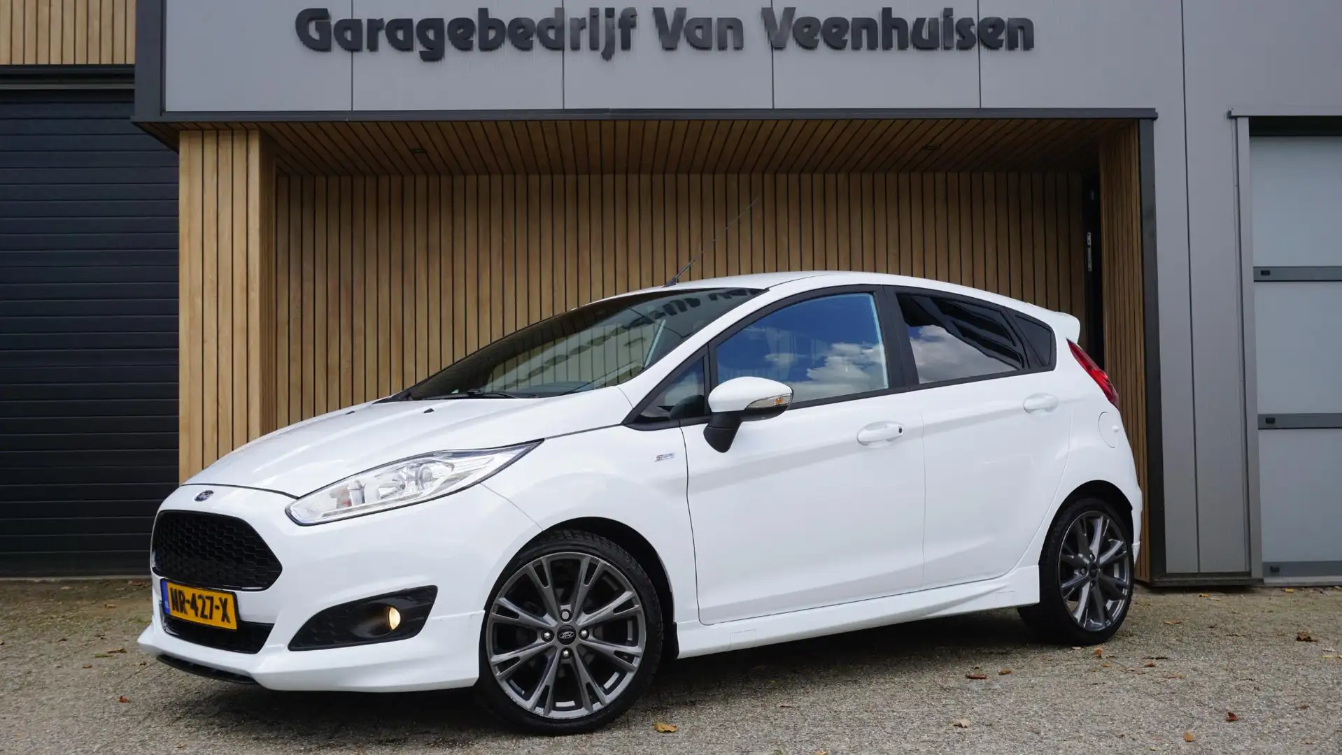Ford Fiesta 1.0 EcoBoost 101pk ST Line 5Drs Navi Clima 17inch Wit - 1