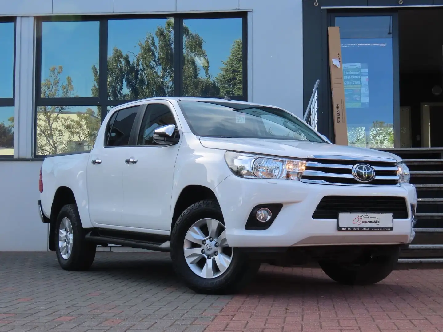 Toyota Hilux 2.4 D-4D-F Double Cab 4x4 Euro 6 Weiß - 1