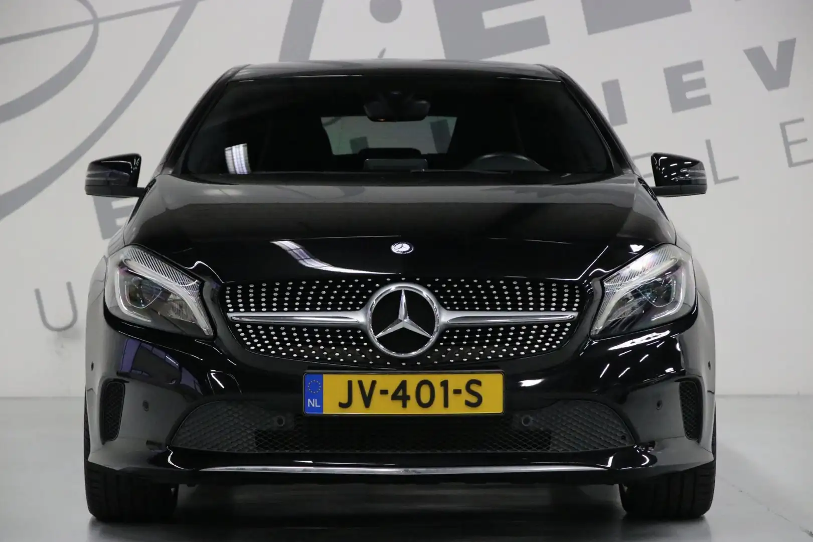 Mercedes-Benz A 180 Ambition/Stoelverwarming/Led Zwart - 2