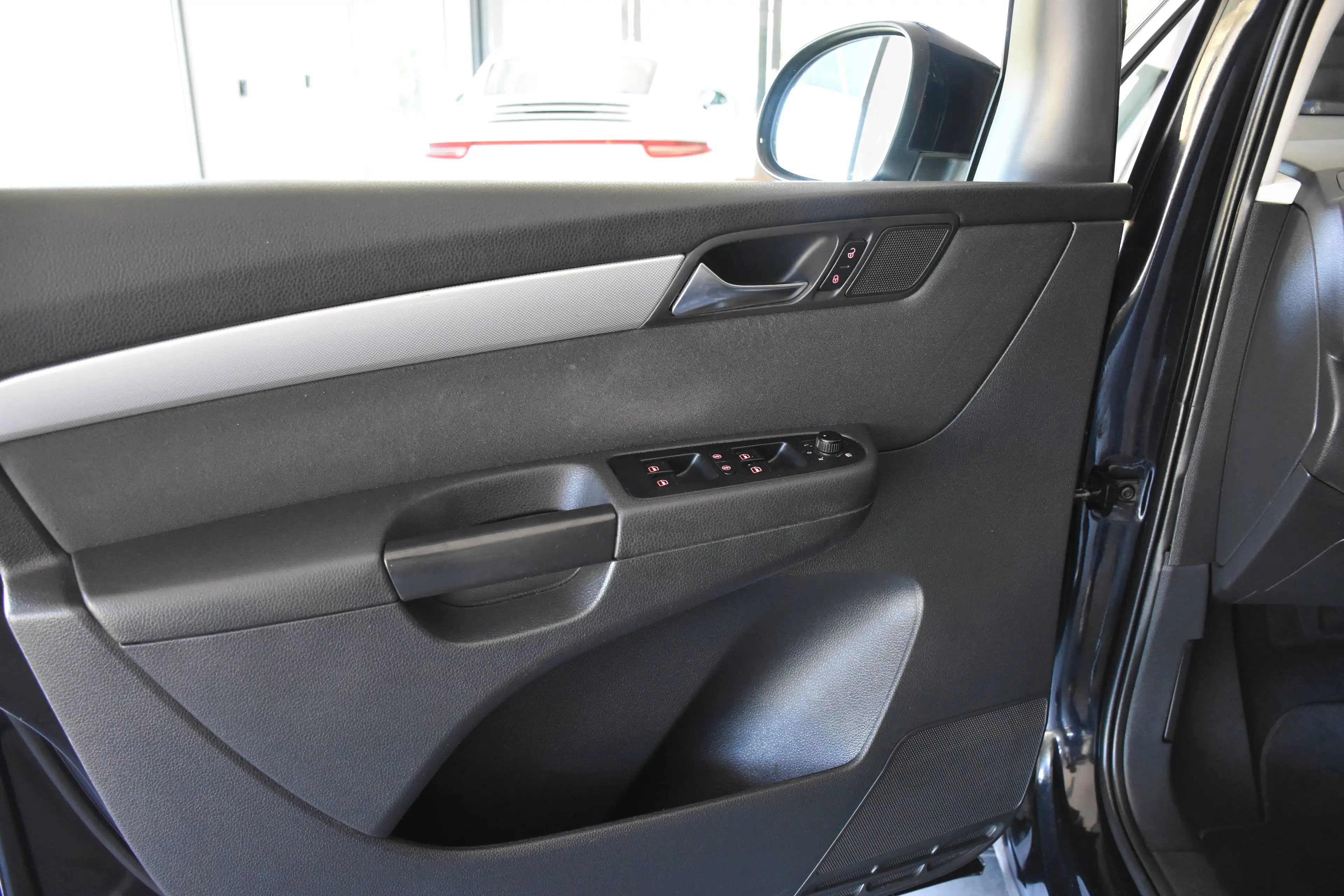 Volkswagen Sharan 2.0 TDI DSG Comfortline BMT 7-SITZER — photo 13