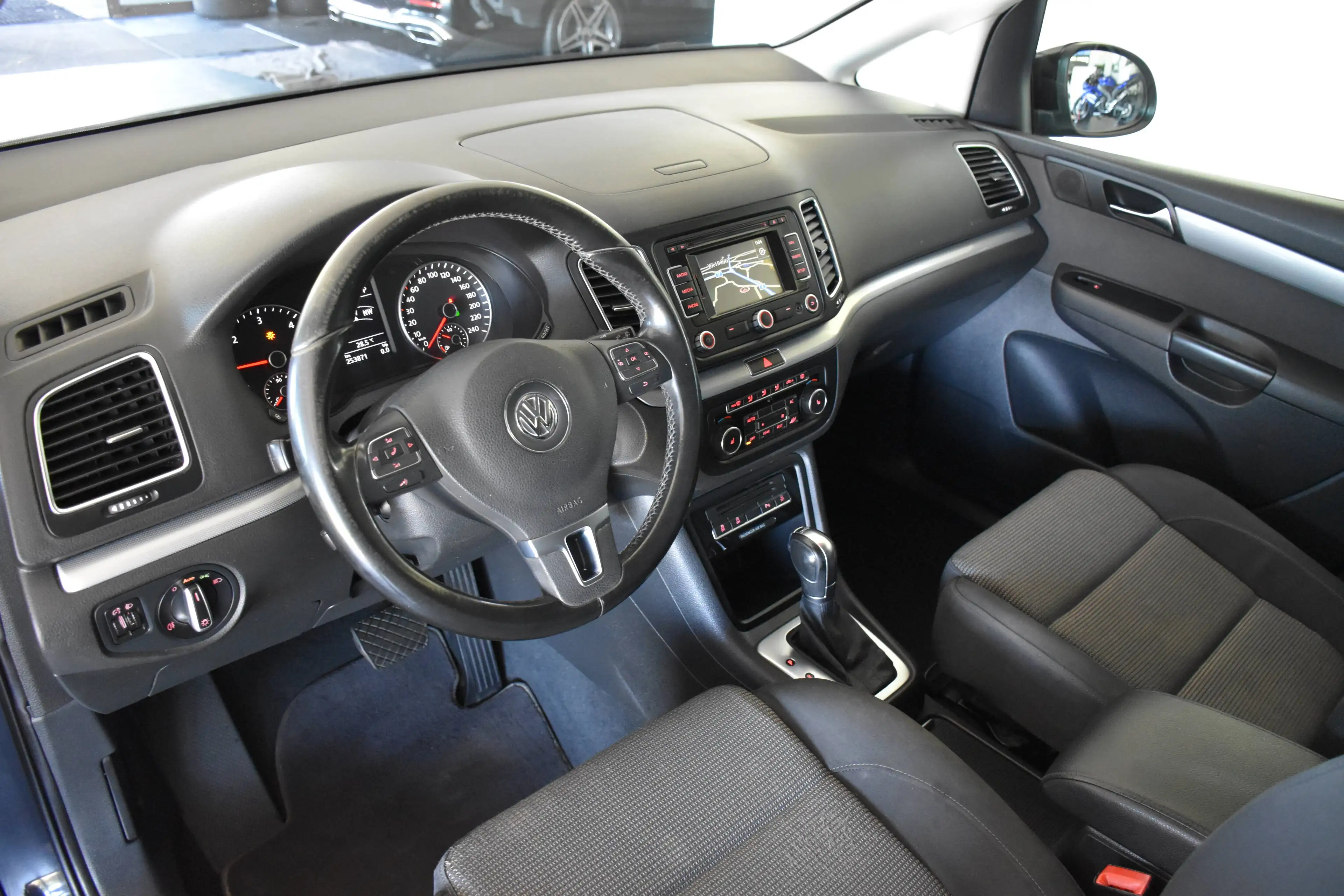 Volkswagen Sharan 2.0 TDI DSG Comfortline BMT 7-SITZER — photo 12