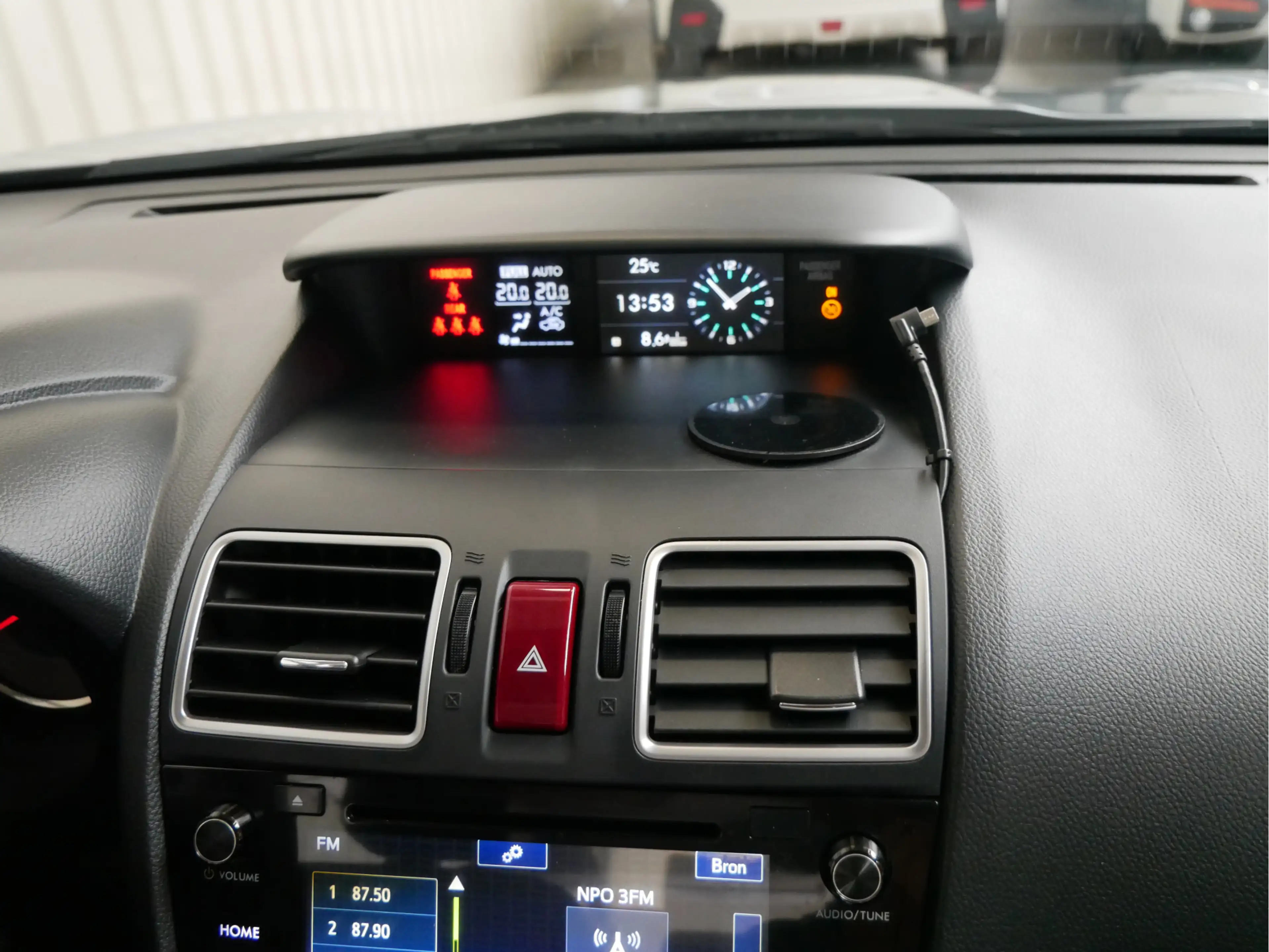 Subaru Forester 2.0 Luxury — photo 24