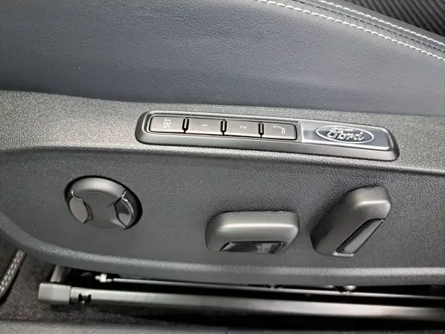 Ford Explorer view 12