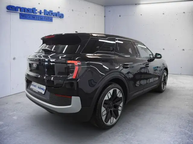 Ford Explorer view 4
