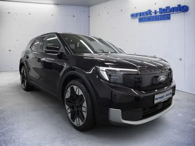 Ford Explorer view 3