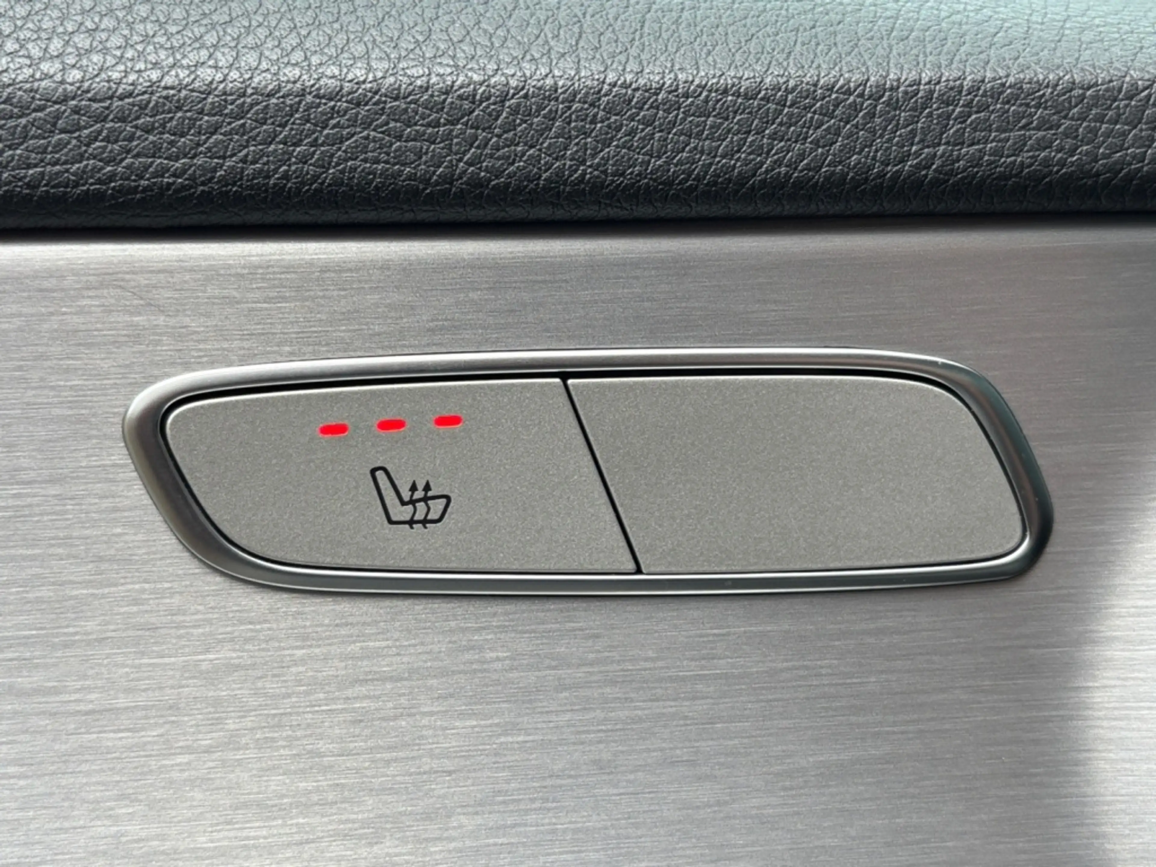 Mercedes-Benz C 300 AMG|MBEAM|NAVI|AHK|DISTR|STANDHEIZUNG — photo 14