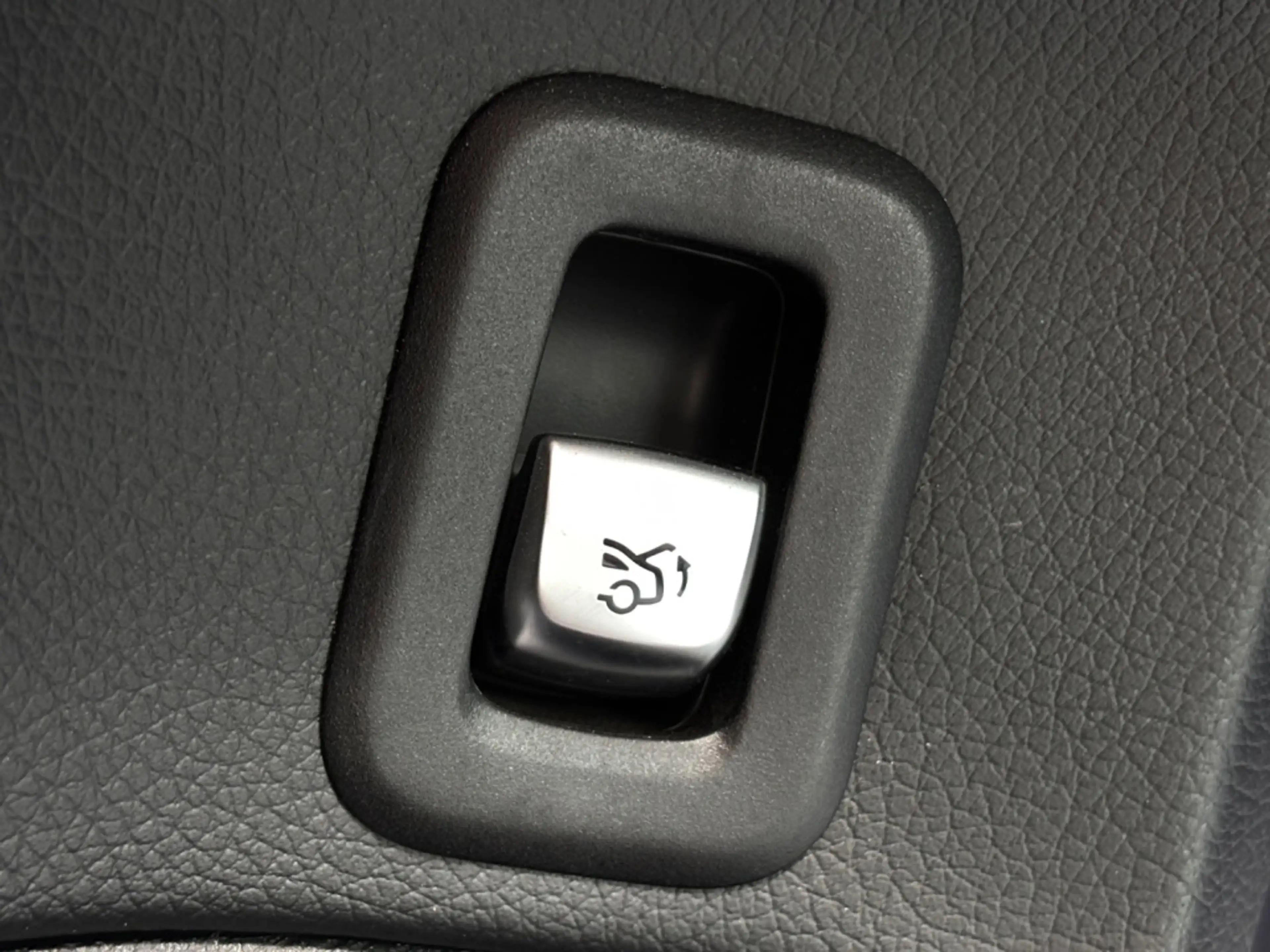 Mercedes-Benz C 300 AMG|MBEAM|NAVI|AHK|DISTR|STANDHEIZUNG — photo 15