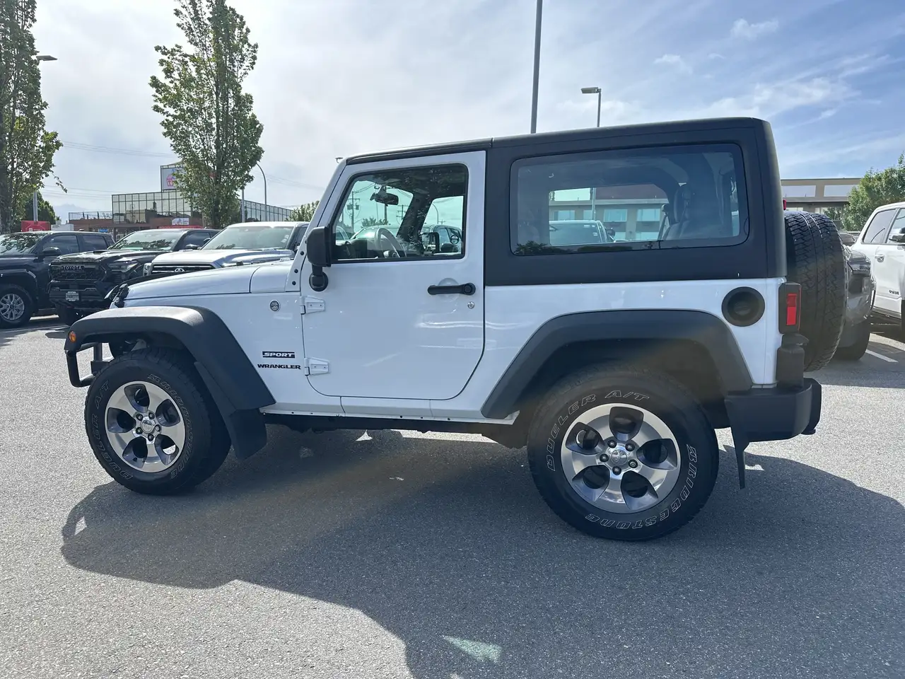 Jeep Wrangler снимка Jeep Wrangler