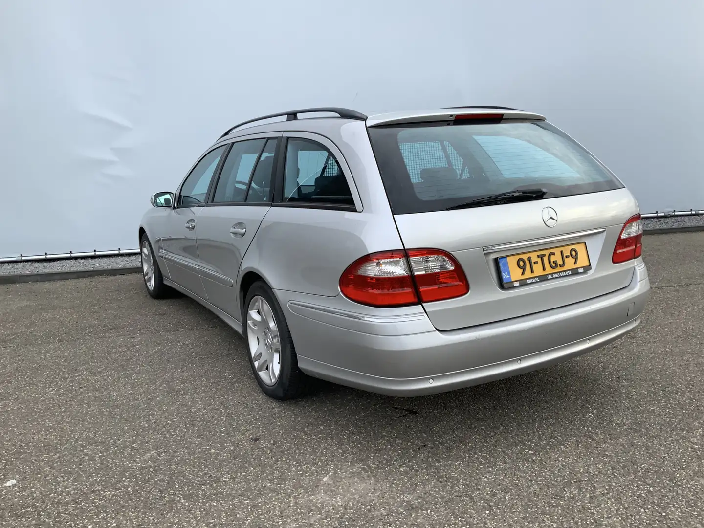Mercedes-Benz E 500 Combi V8 Elegance 4-Matic airmatic,full option Grau - 2