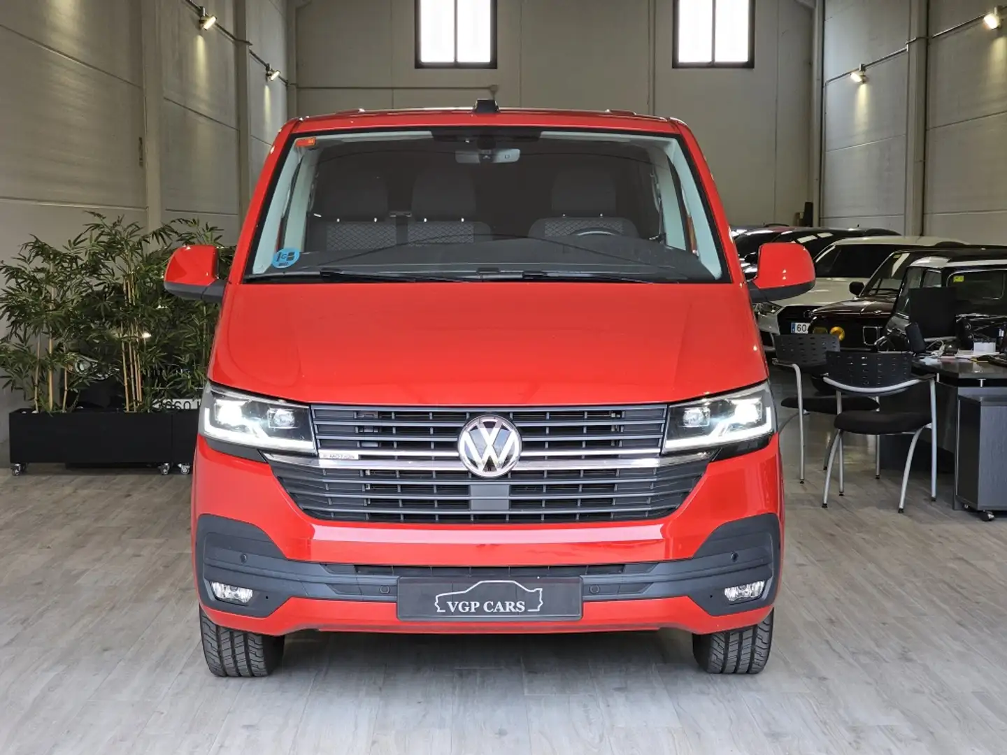 Volkswagen Caravelle Comercial 2.0TDI BMT Premium Batalla Cor Rojo - 2