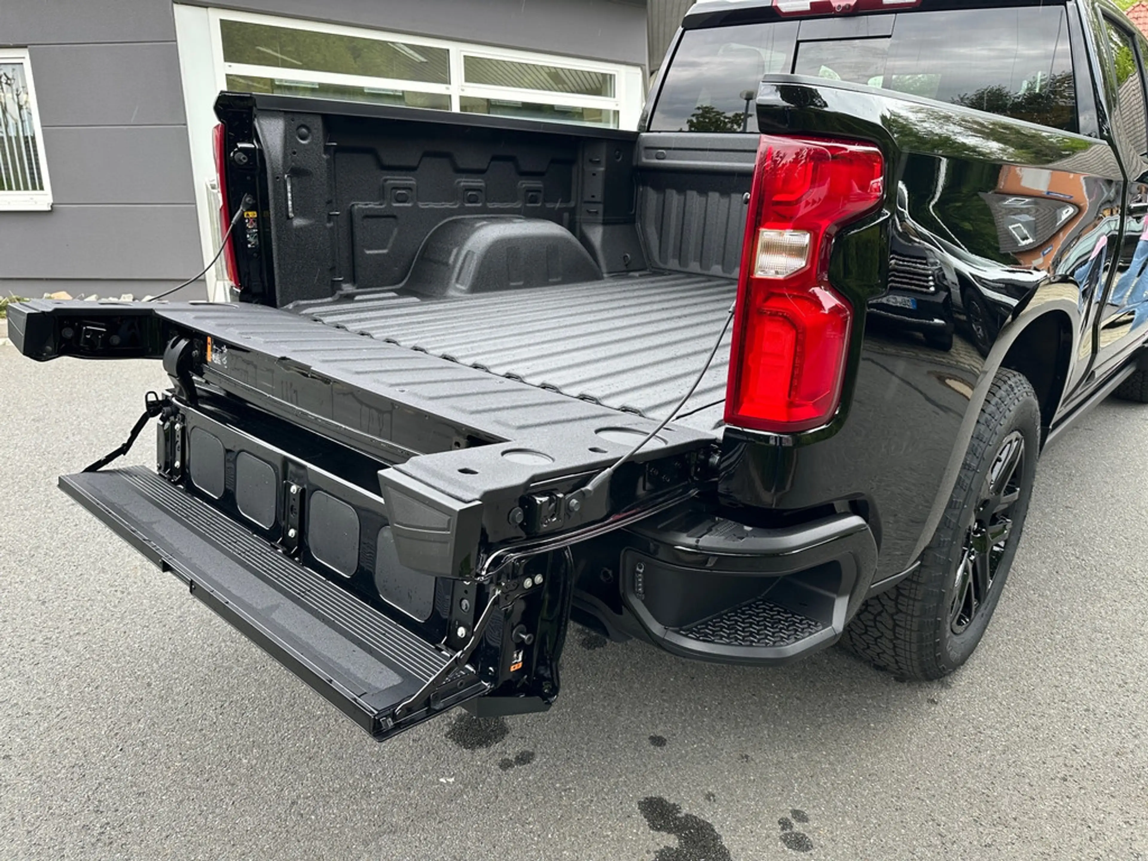 Chevrolet Silverado Crew Cab High Country Midnight Edit — photo 7