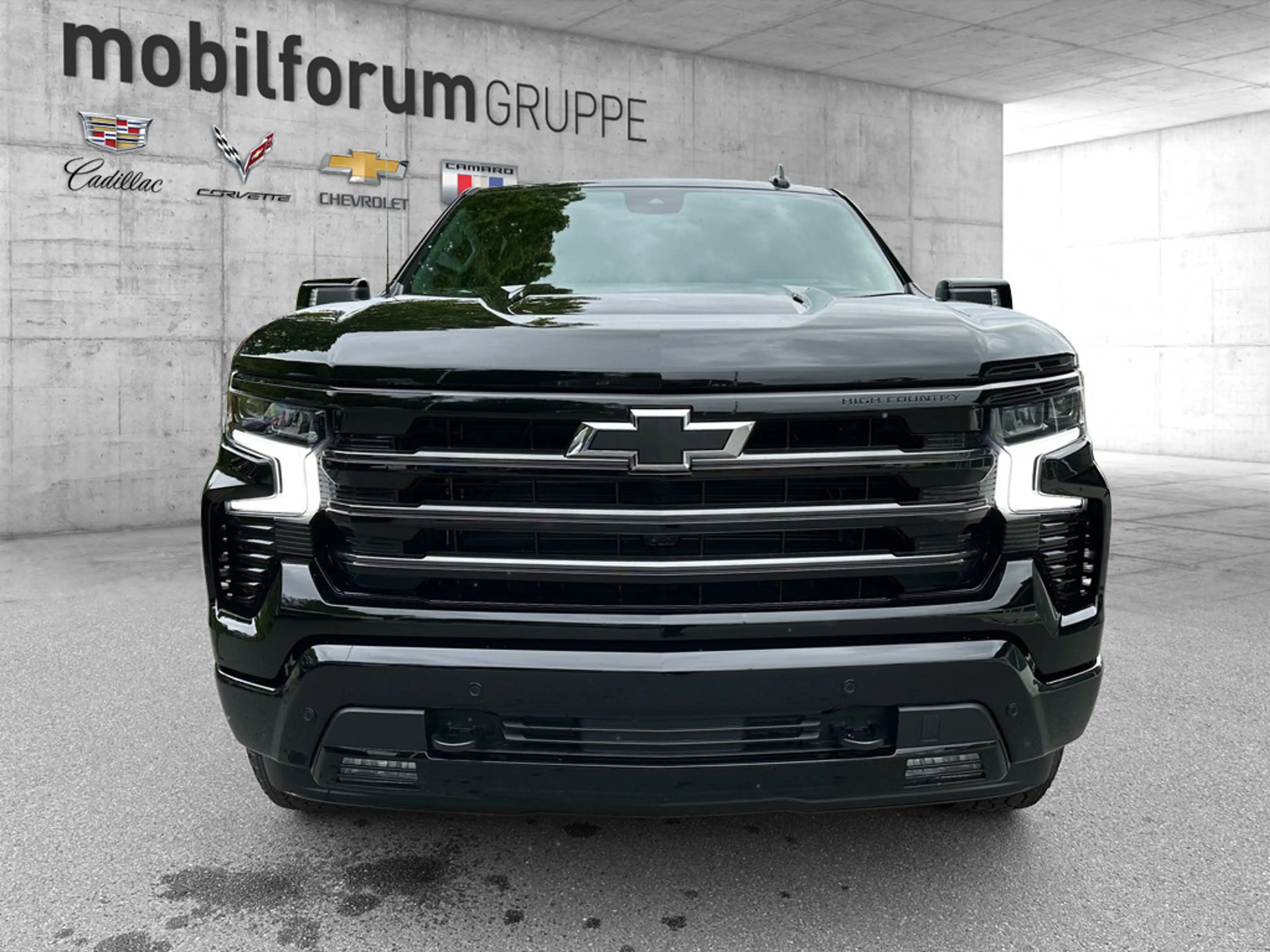 Chevrolet Silverado Crew Cab High Country Midnight Edit — photo 5