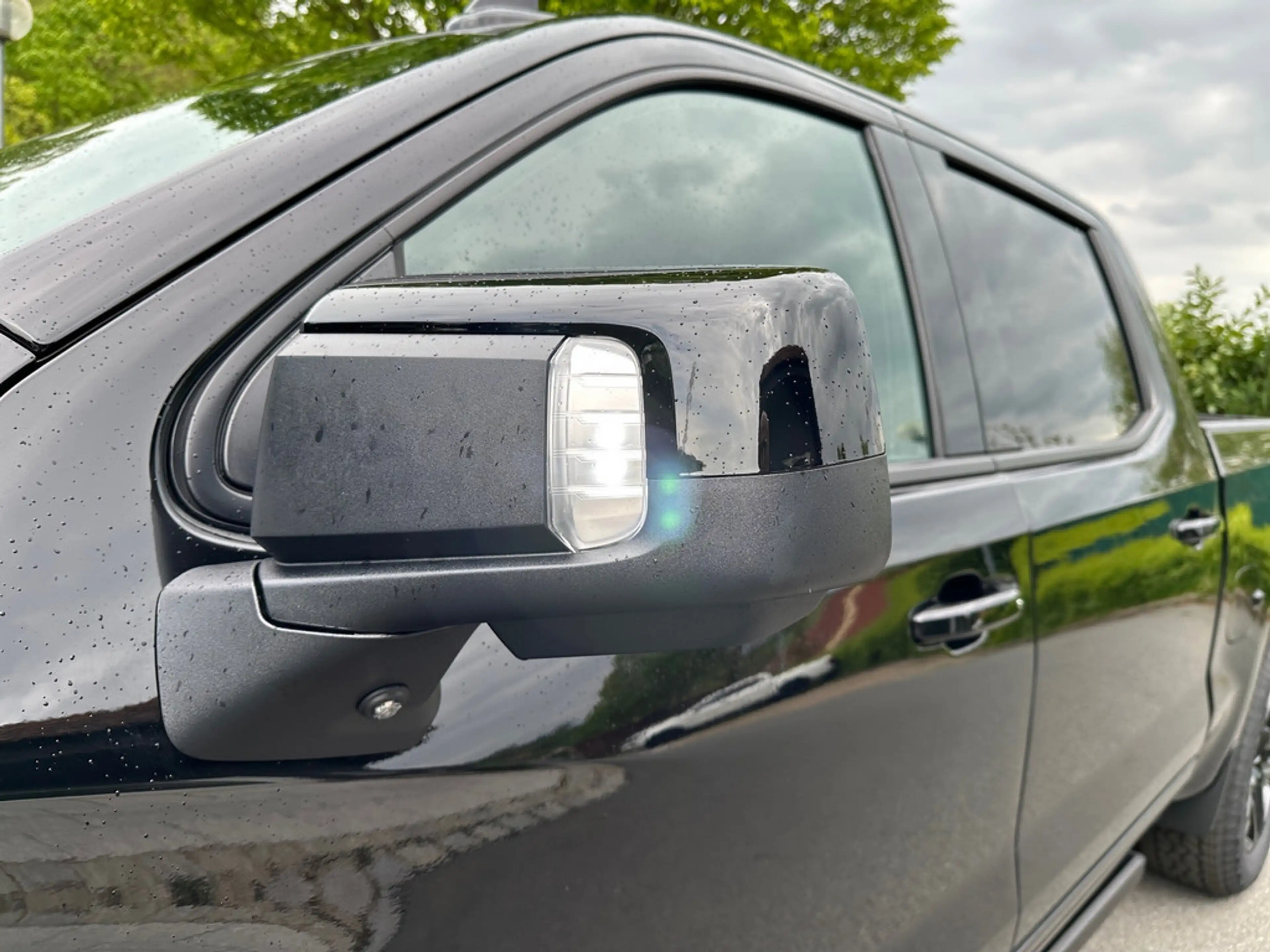 Chevrolet Silverado Crew Cab High Country Midnight Edit — photo 15