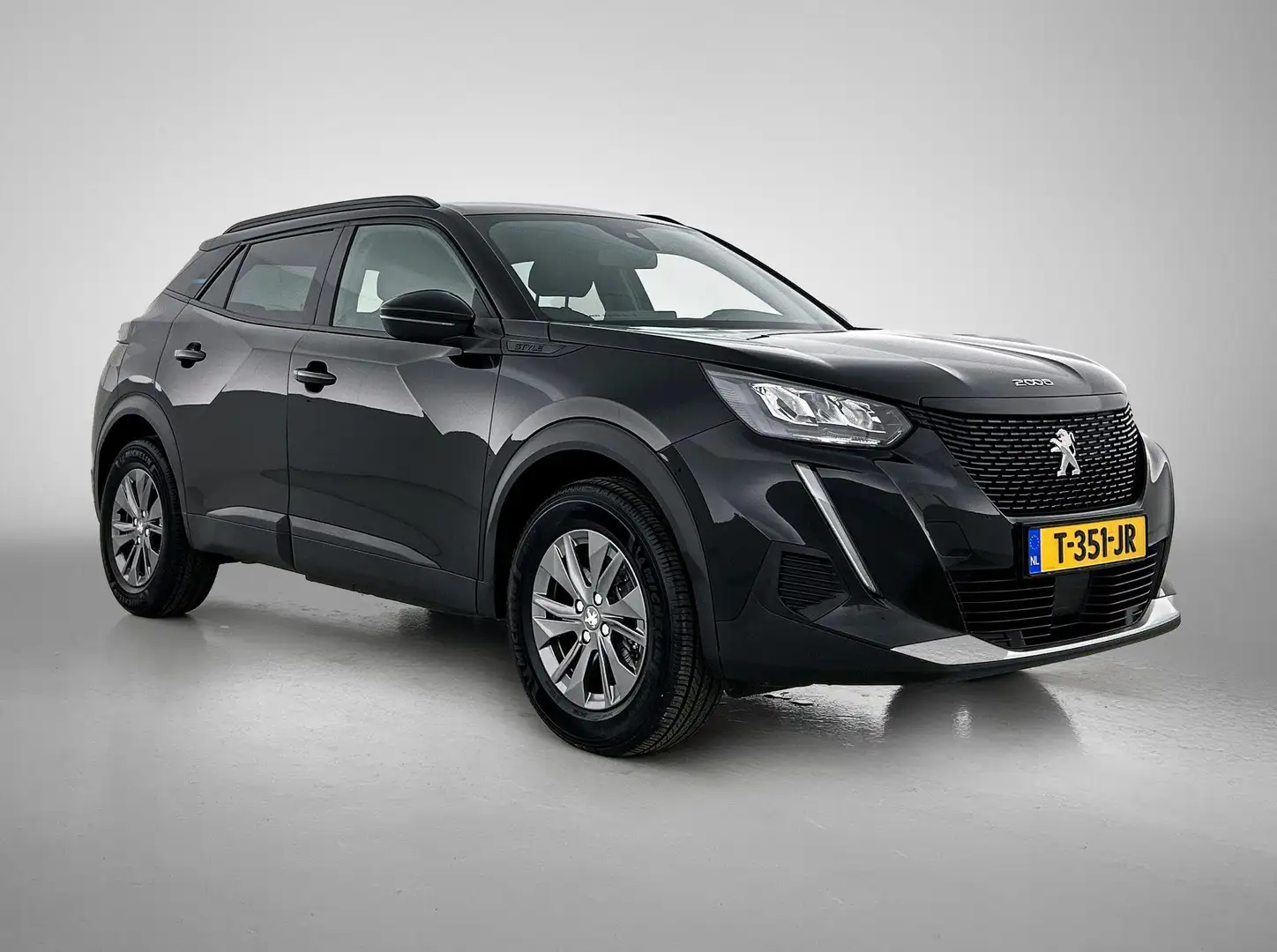 Peugeot e-2008 EV Style 50 kWh 136pk Automaat | Navigatie via App Noir - 2