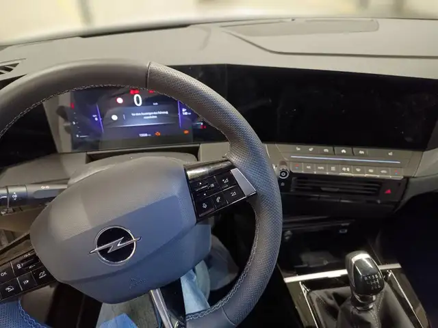 Opel Astra view 10