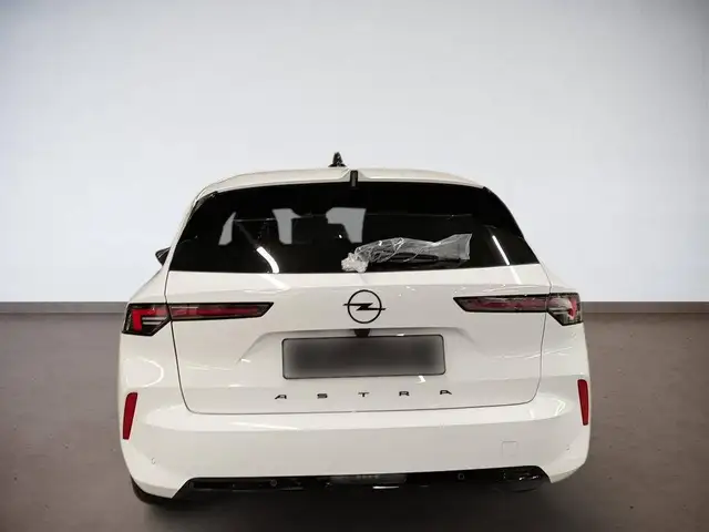 Opel Astra view 5