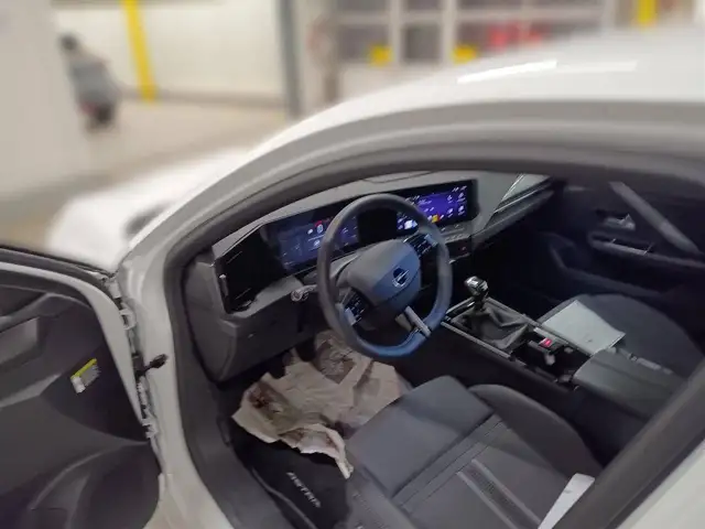 Opel Astra view 9