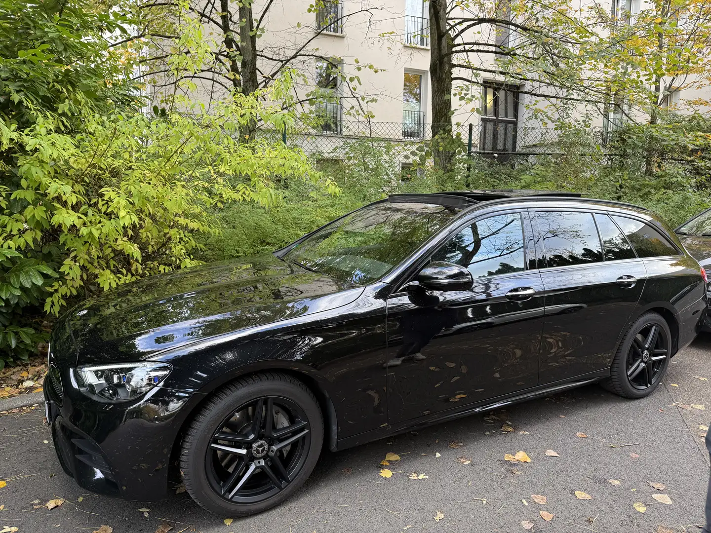 Mercedes-Benz E 300 d 4M - VOLL - PANO MEMORY CARBON HUD AMG NIGHT - 2