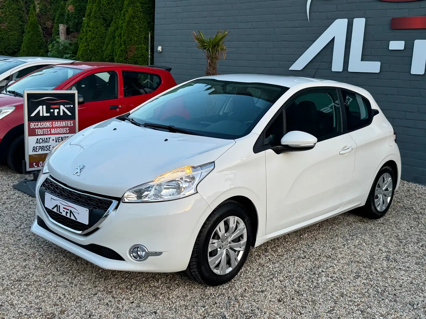 Peugeot 208 1.2i Allure*GPS*A/C*RADARS*KIT HIVER*GARANTIE✅ Blanco - 1