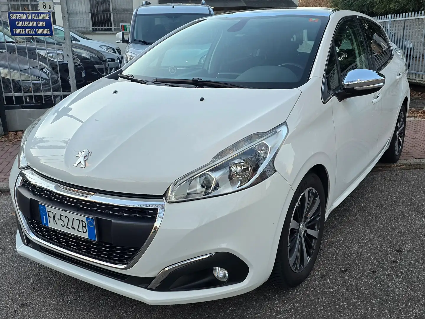 Peugeot 208 1.2 PureTech 82 5p Allure OK NEOPATENTATI Blanc - 1