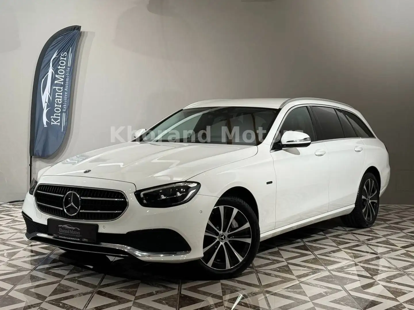 Mercedes-Benz E 300 de 4Matic Sonderausstattung+AHK Weiß - 1
