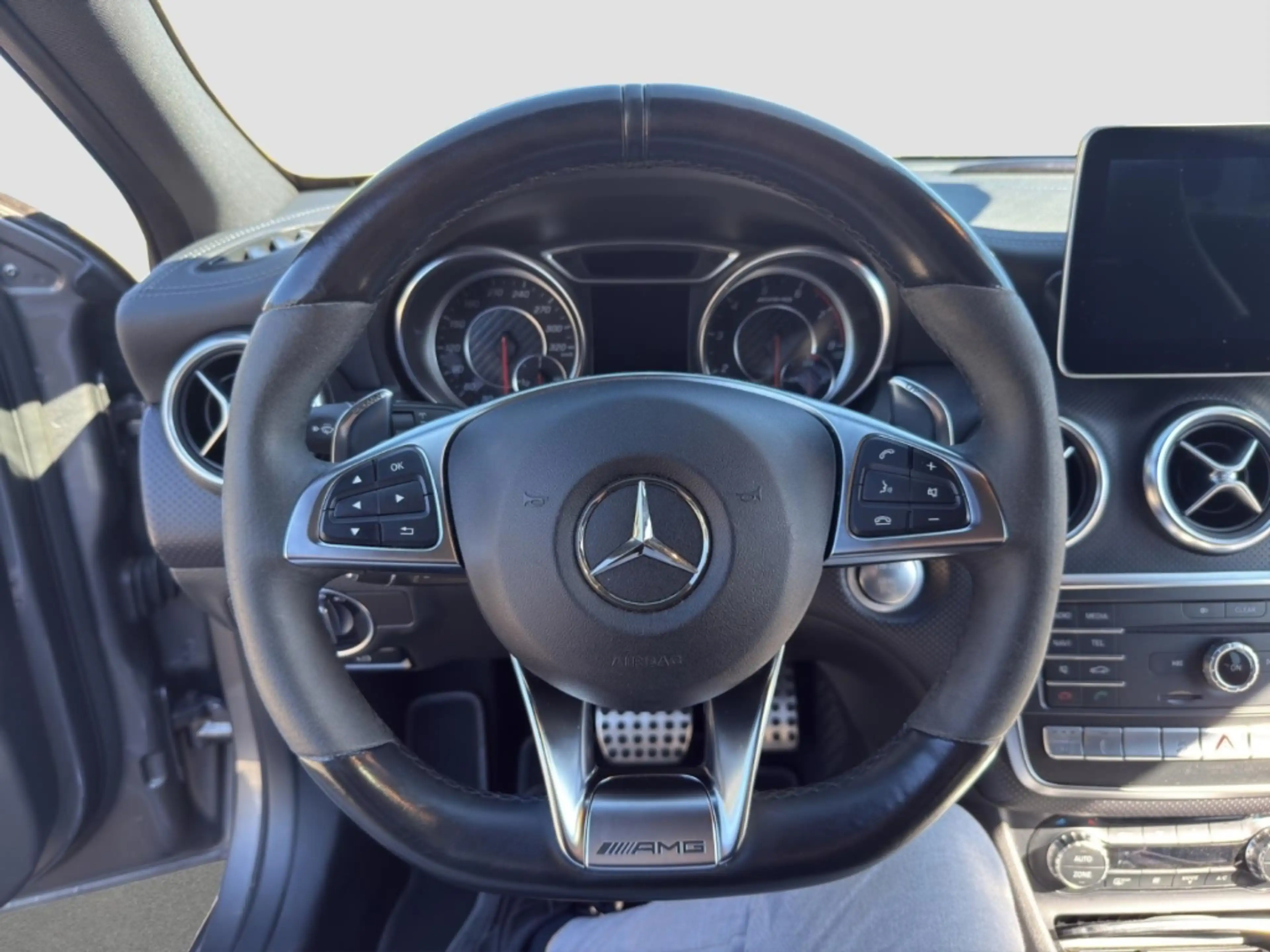 Mercedes-Benz A 45 AMG 4Matic El. Panodach Navi Leder Memory Sitze Sounds — photo 14