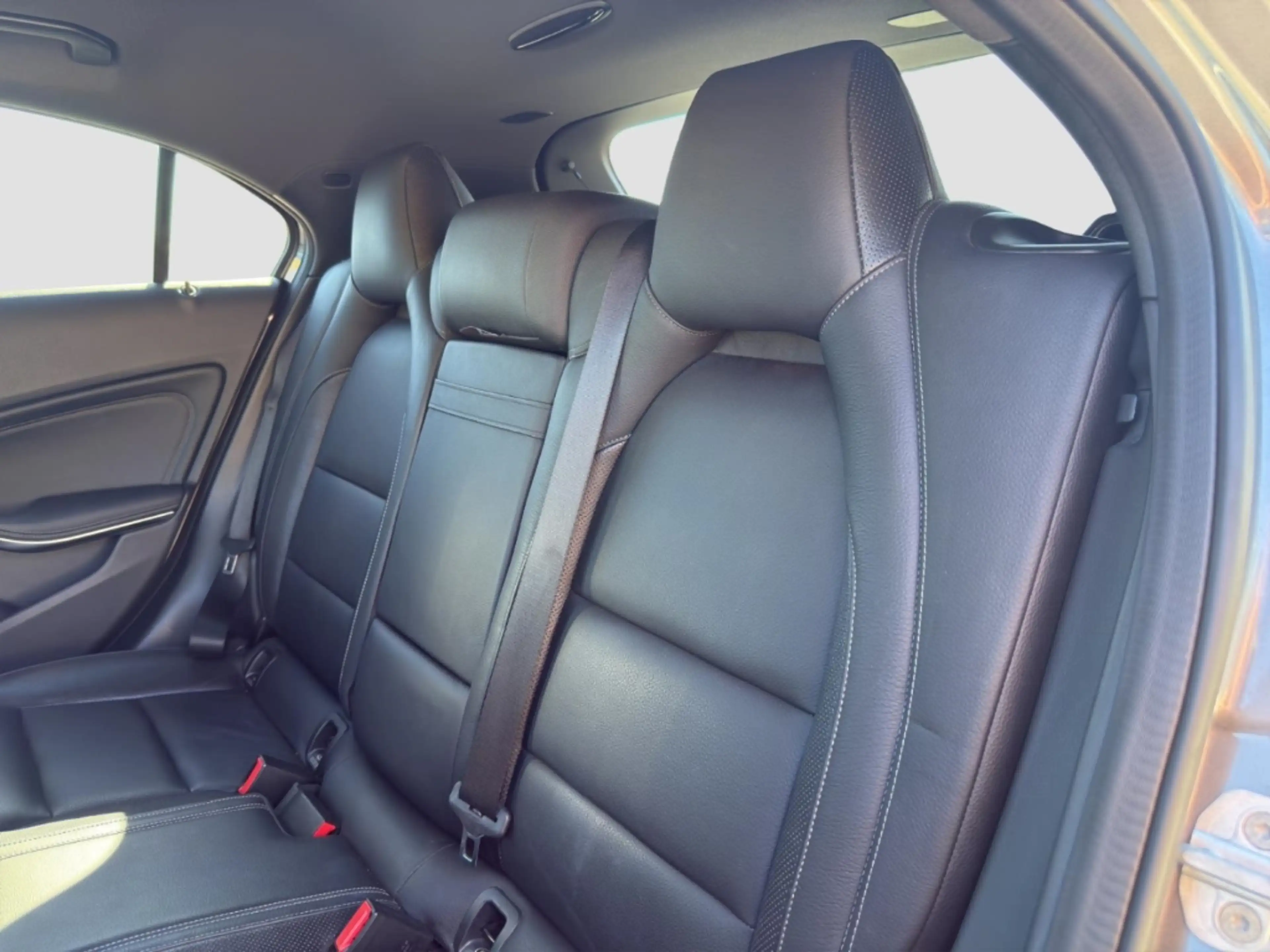 Mercedes-Benz A 45 AMG 4Matic El. Panodach Navi Leder Memory Sitze Sounds — photo 11