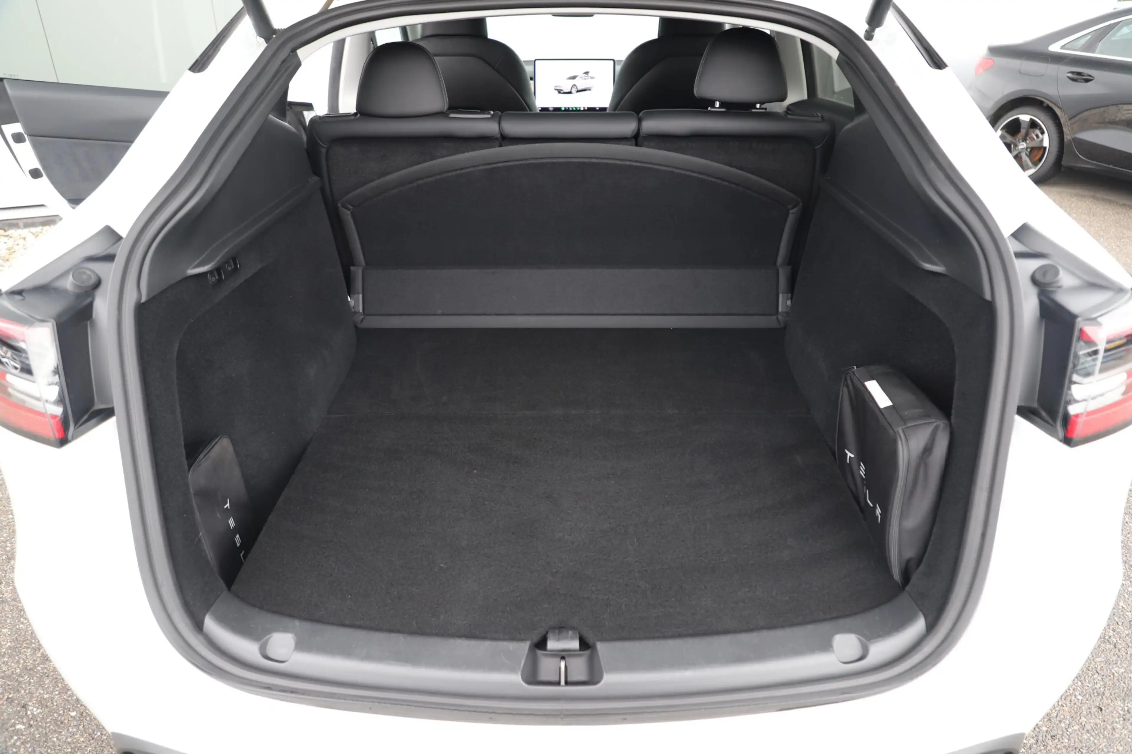 Tesla Model Y Long Range AWD 75 kWh Afneembare Trekhaak Panorama — photo 11