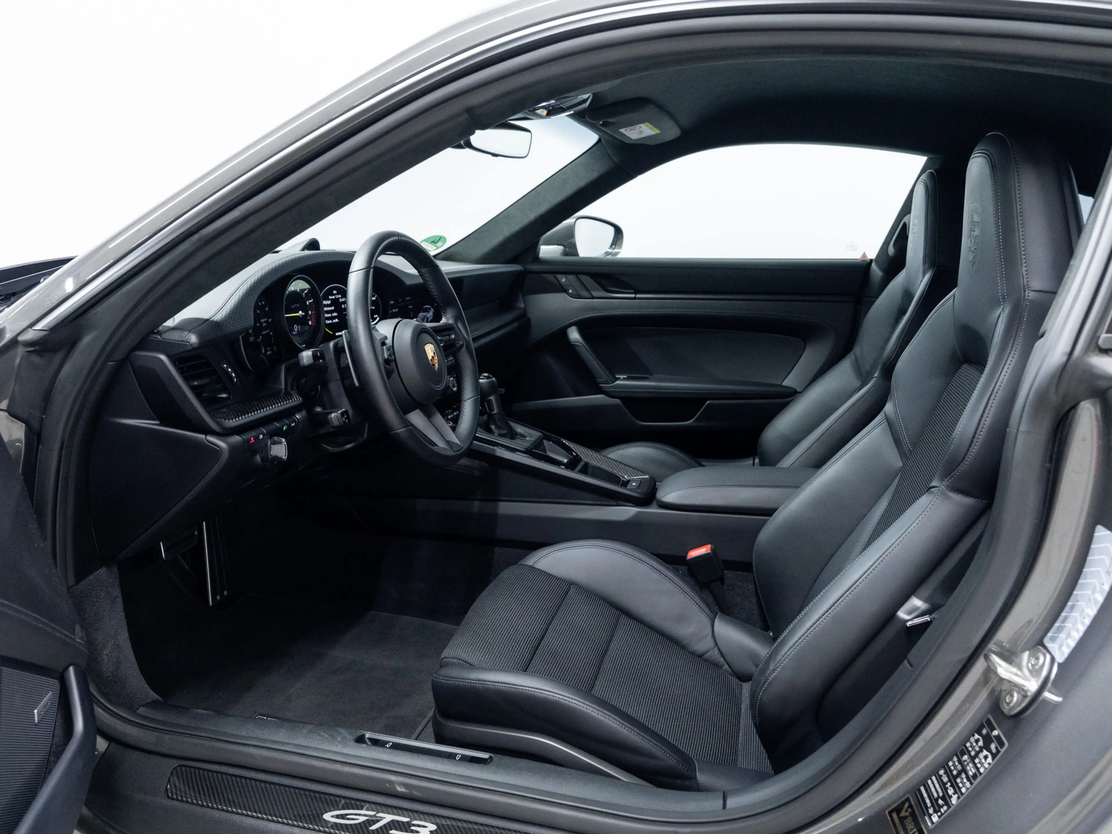 Porsche 992 GT3 Touring — photo 7