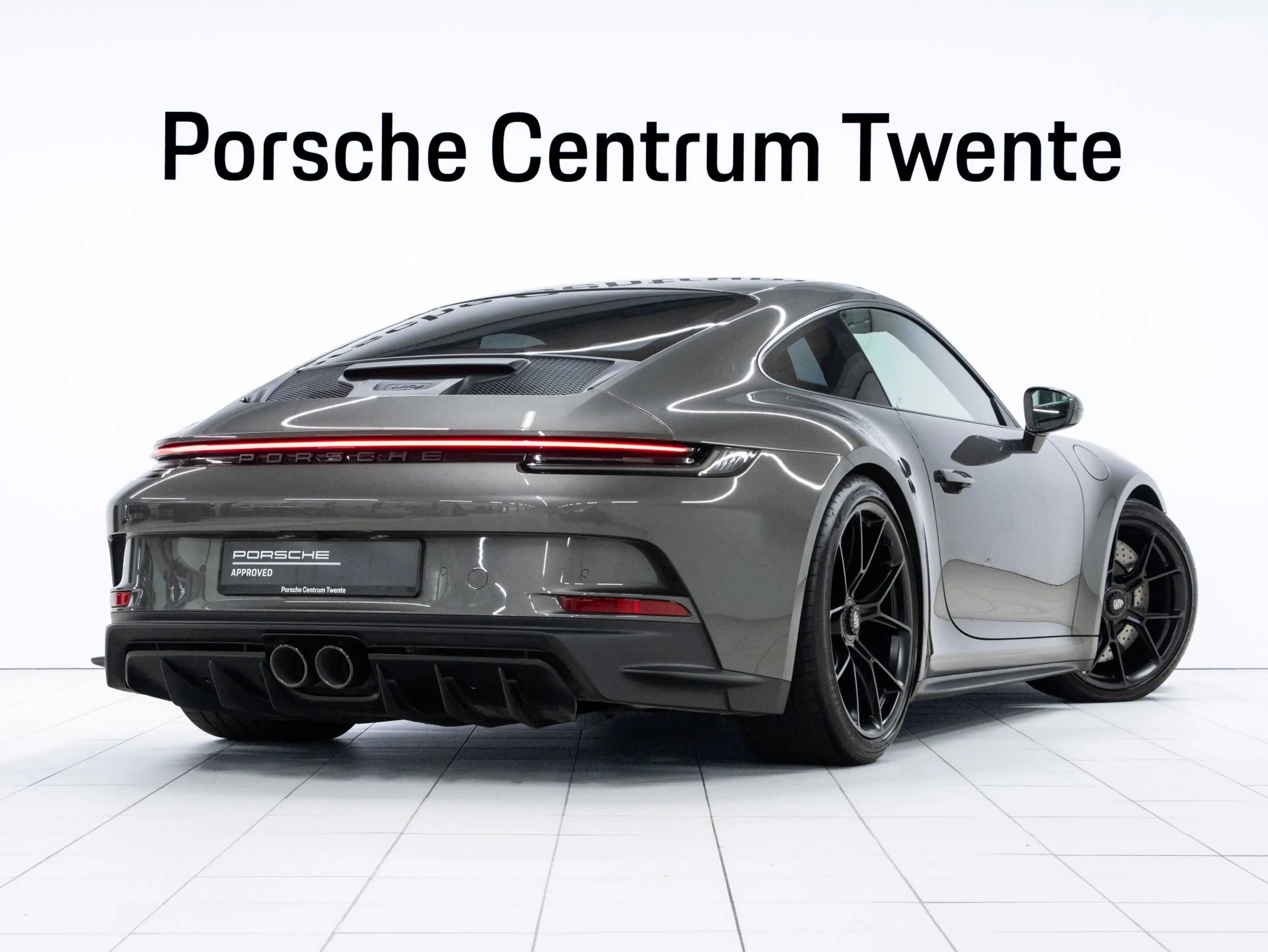 Porsche 992 GT3 Touring — photo 3