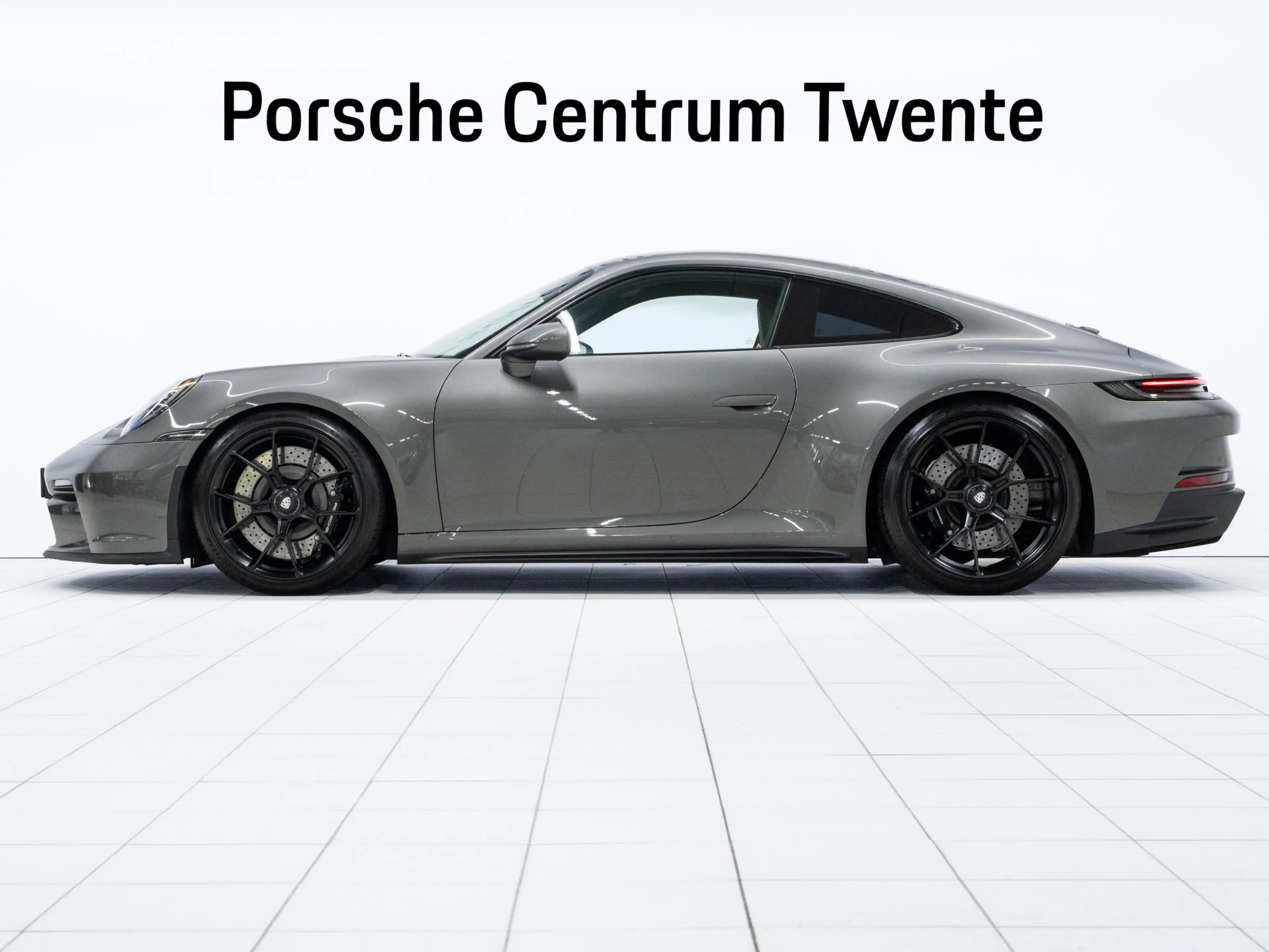 Porsche 992 GT3 Touring — photo 5