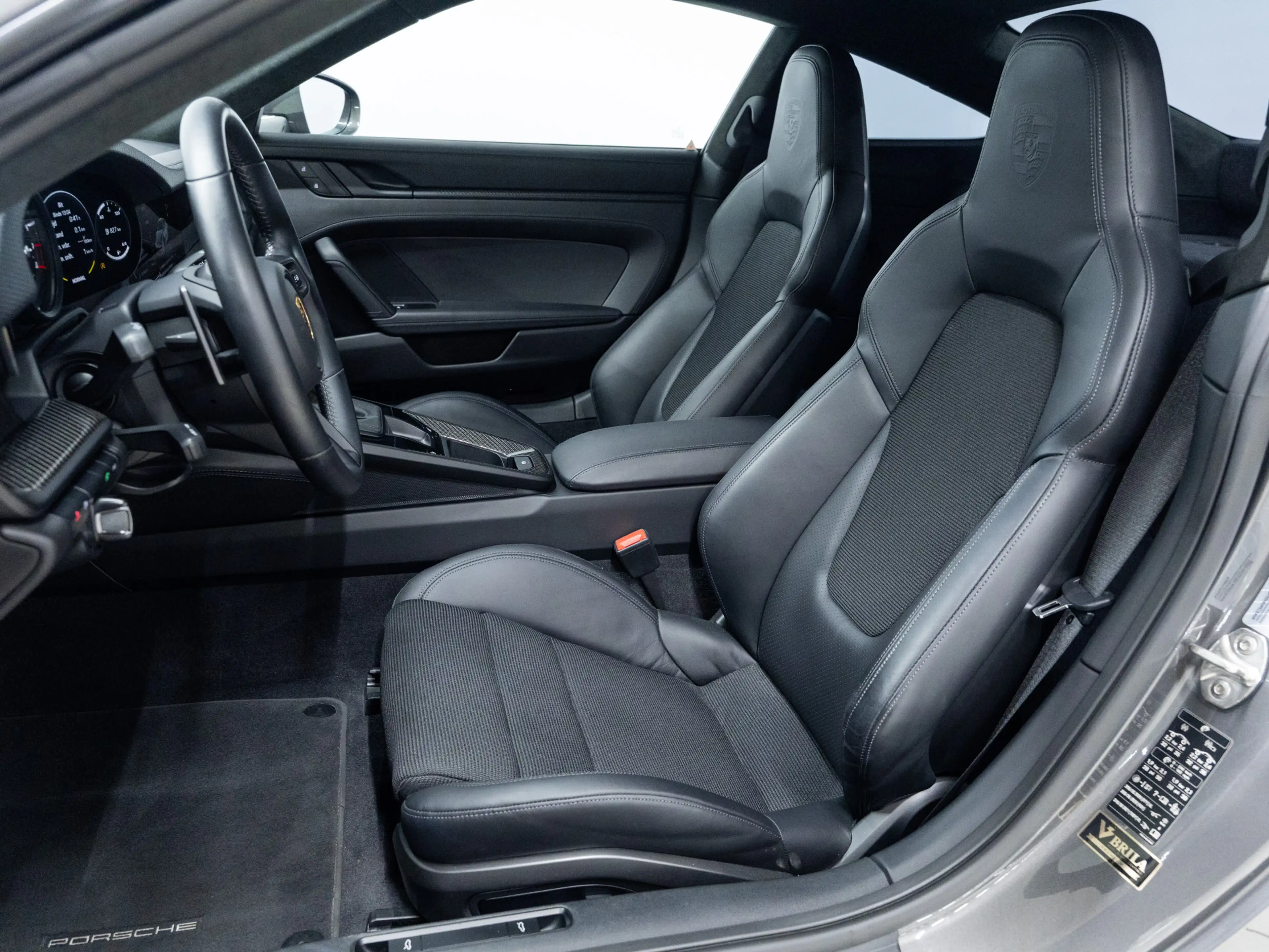 Porsche 992 GT3 Touring — photo 8