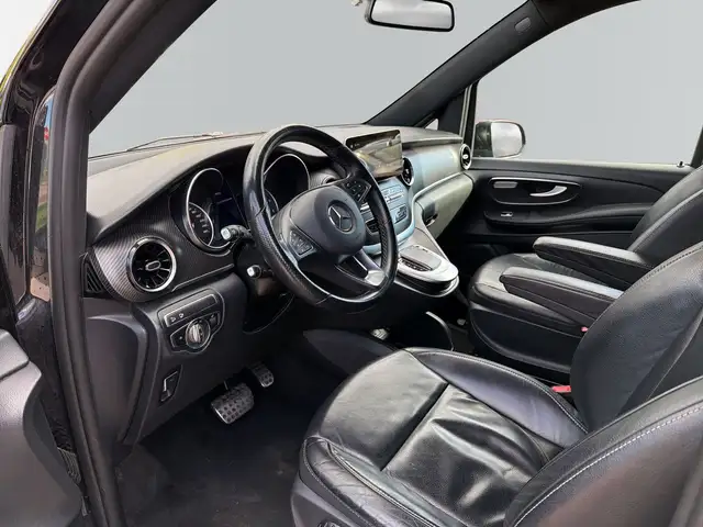 Mercedes-Benz V-Class view 8