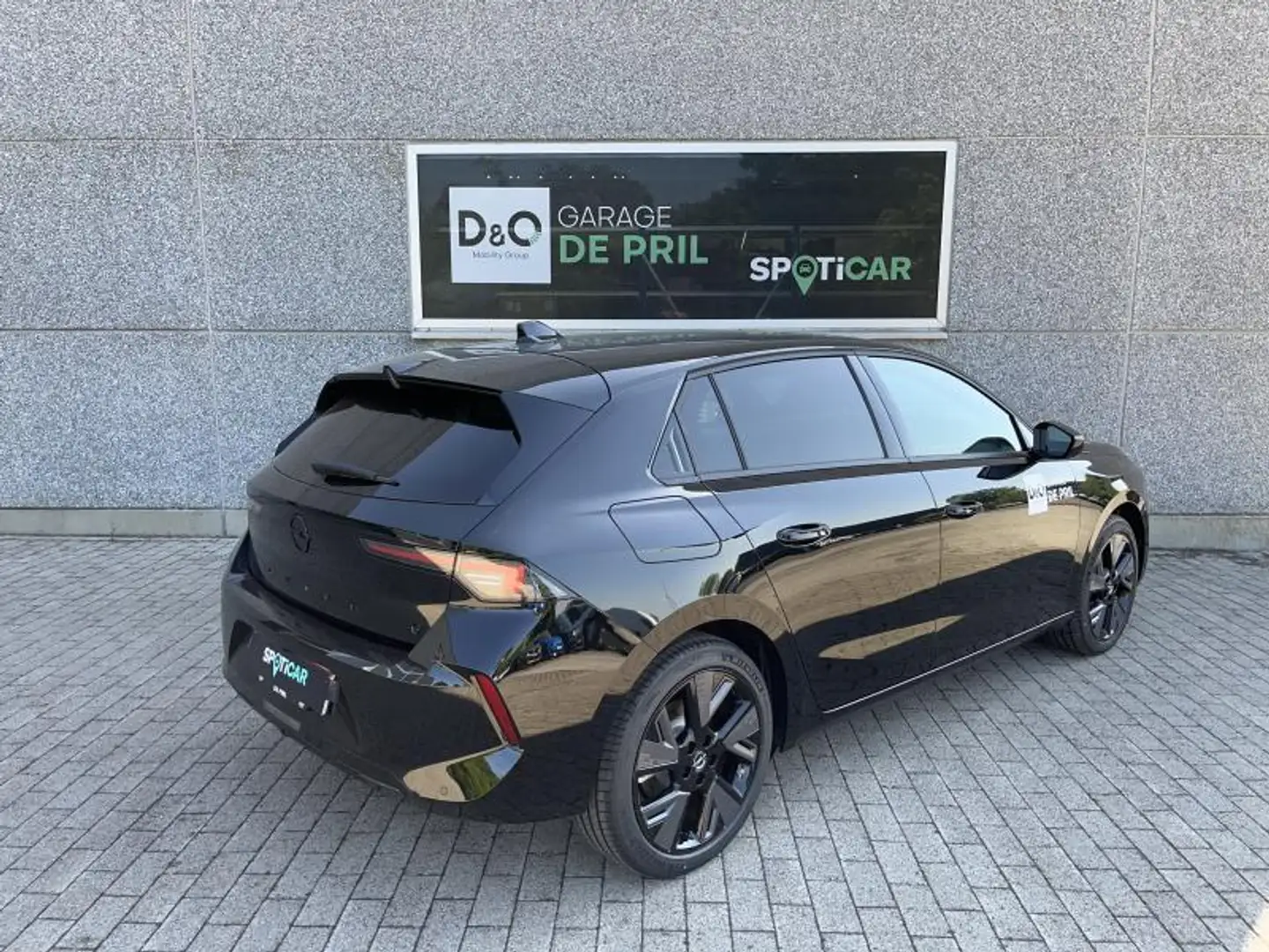 Opel Astra GS Zwart - 2
