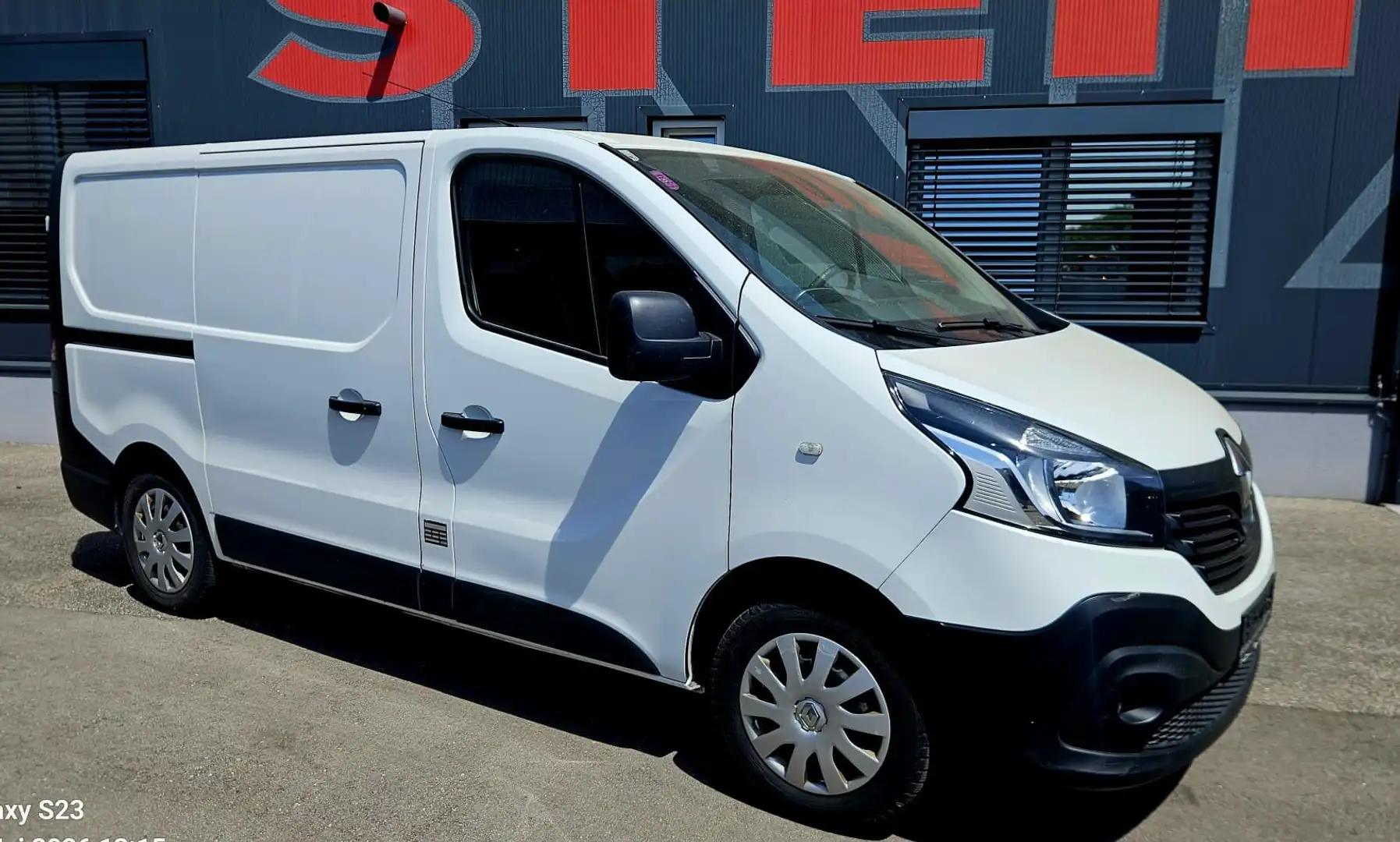 Renault Trafic Motor 30 000 km Weiß - 1