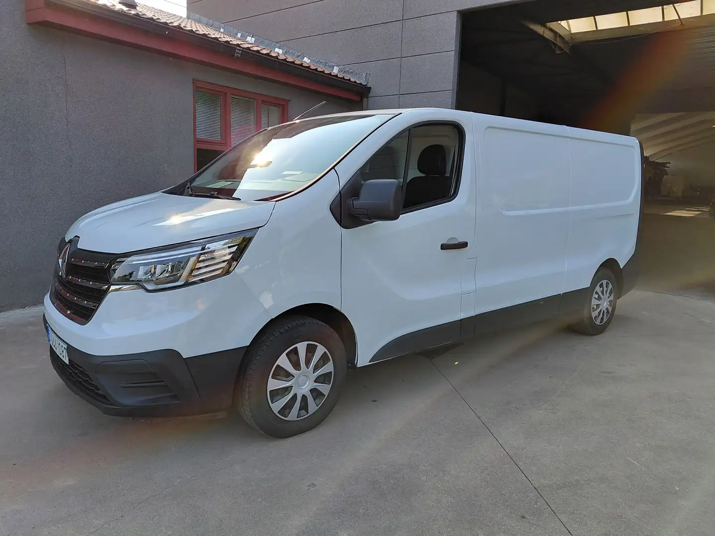 Renault Trafic 2.0 Dci, 96 kw, L2 H1, 28000 km, 1 jaar garantie Белый - 1