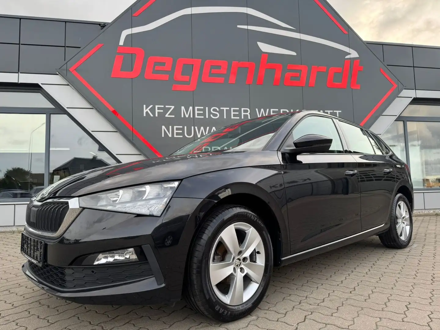 Skoda Scala 1.0 TSI Cool Plus LED Klima Sitzh. Tempo Schwarz - 1
