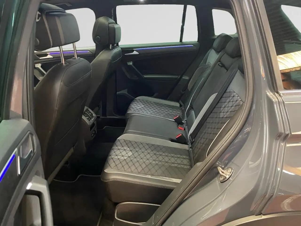 Volkswagen Tiguan Tiguan R-Line Business Premium 1.5 TSI 110 kW (150 ch) 7 vitesses DSG 18